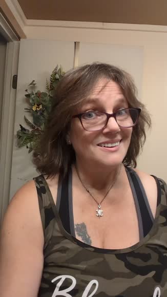 Video review of Candie's Beauty Pink Apple Fragrance Mist  by 679bc25d43dff9fccbfda926