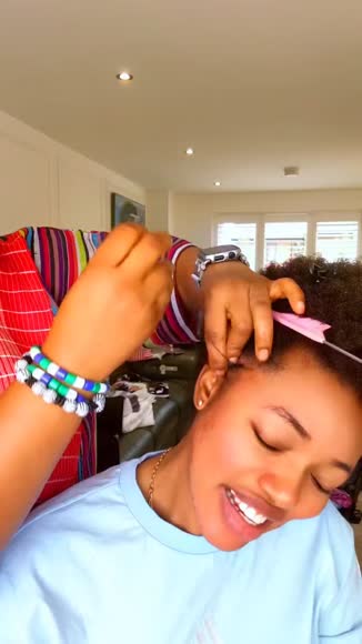 Video review of Clips Fashion & Beauty  by charleswood6540