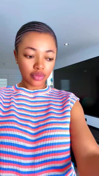 Video review of Clips Fashion & Beauty  by charleswood6540
