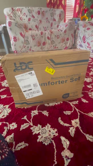 Video review of Lux Decor Collection Reversible 5pc Queen Comforter Set, Includes Comforter, Sham, Pillow& Bed Skirt  by 67699853b710878d6f8fe5bf