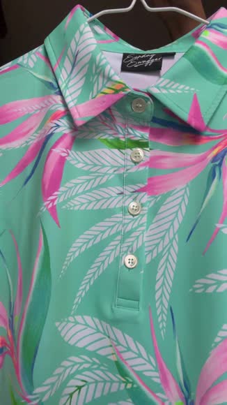 Video review of Sunday Swagger Bali - Women's Short Sleeve  by 67f9c4d5ce227569e99da072