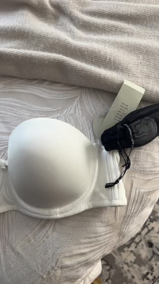 Video review of PARFAIT Elise Strapless Bra  by 6758eb700f8d2df1d9da2be3